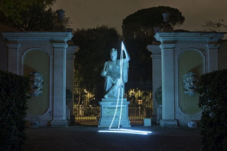 Dall’oro nero all’astrazione geometrica: il programma espositivo d’autunno di Villa Medici a Roma