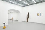 Giovanni Kronenberg torna a esporre la sua arte di rivelazione a Roma. L’intervista 
