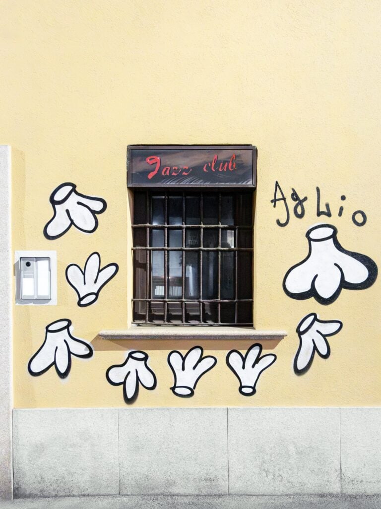 Che fine hanno fatto i locali dove Milano ascoltava musica? Un fotografo li ritrae (ma sono vuoti)