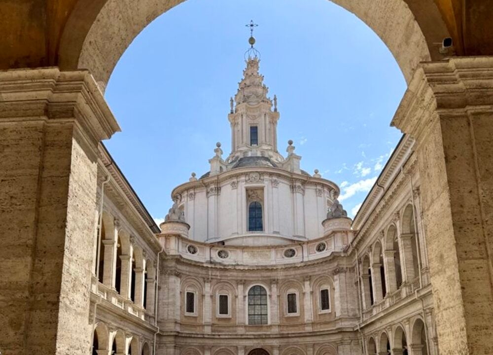 Riapre al pubblico Sant’Ivo alla Sapienza a Roma. Come visitare una delle più straordinarie chiese di Borromini