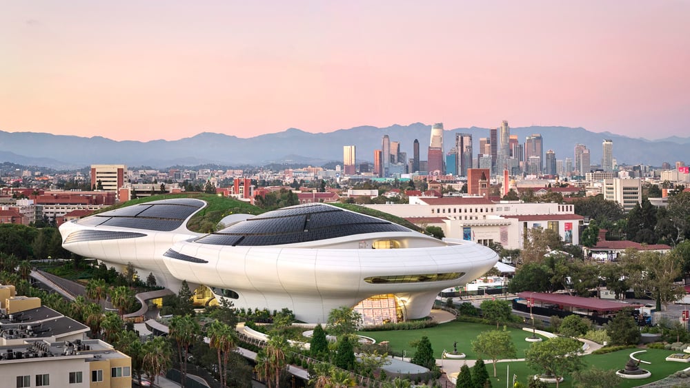 Sembra un’astronave ma è il nuovo museo di Los Angeles voluto da George Lucas, il regista di Guerre Stellari