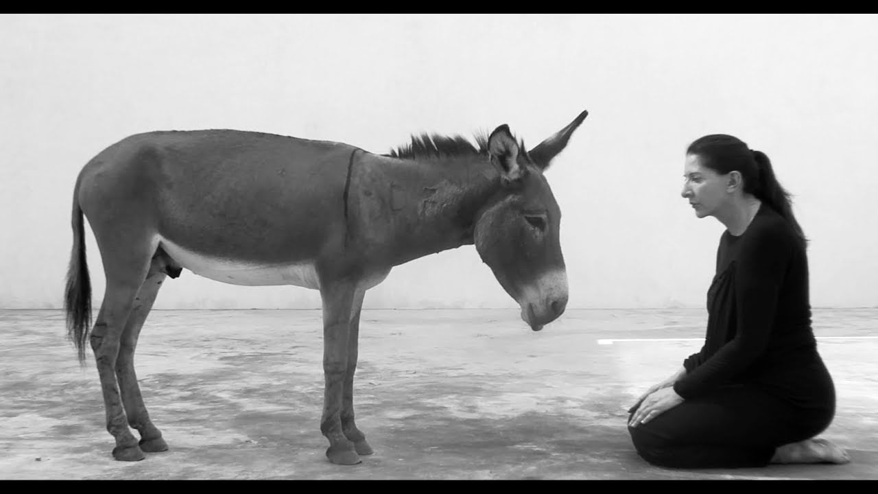 Un asino in bronzo di Marina Abramović a Roma: “Confession” per la ...