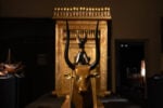 Tutankhamon: la tomba, il tesoro, la maledizione, Palazzo Belloni, Bologna, Installation view Intervista a Zahi Hawass