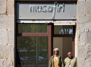 A Torino due artisti rwandesi aprono un nuovo spazio espositivo non profit (e sotto c’è un atelier da vedere)