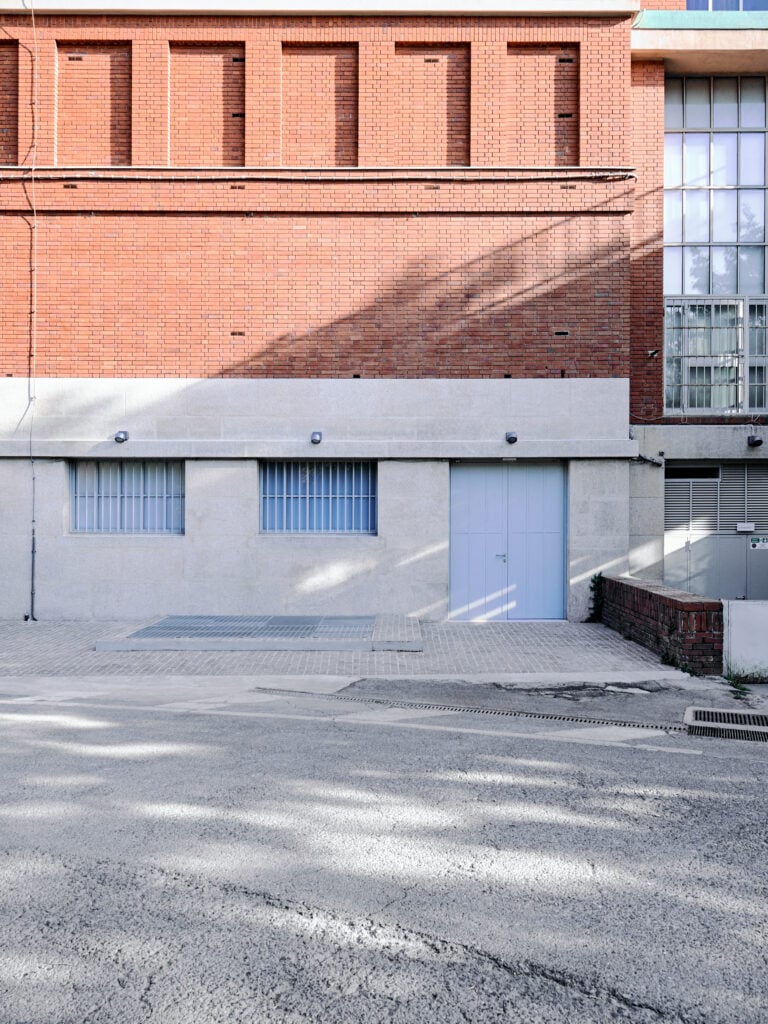 Che fine hanno fatto i locali dove Milano ascoltava musica? Un fotografo li ritrae (ma sono vuoti)