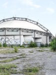 Che fine hanno fatto i locali dove Milano ascoltava musica? Un fotografo li ritrae (ma sono vuoti)