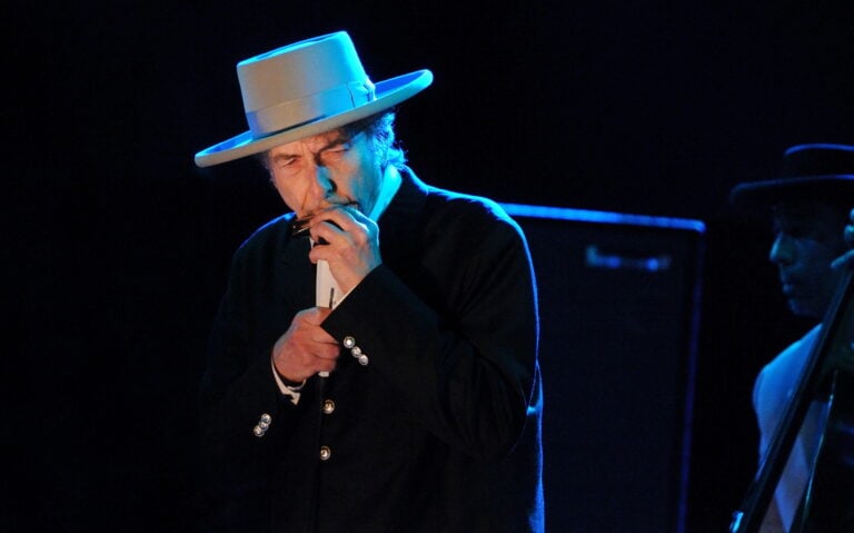 Di giorno fa il commercialista, di sera fotografa Bob Dylan da 40 anni. Storia di Paolo Brillo