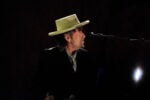 Di giorno fa il commercialista, di sera fotografa Bob Dylan da 40 anni. Storia di Paolo Brillo