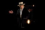 Di giorno fa il commercialista, di sera fotografa Bob Dylan da 40 anni. Storia di Paolo Brillo