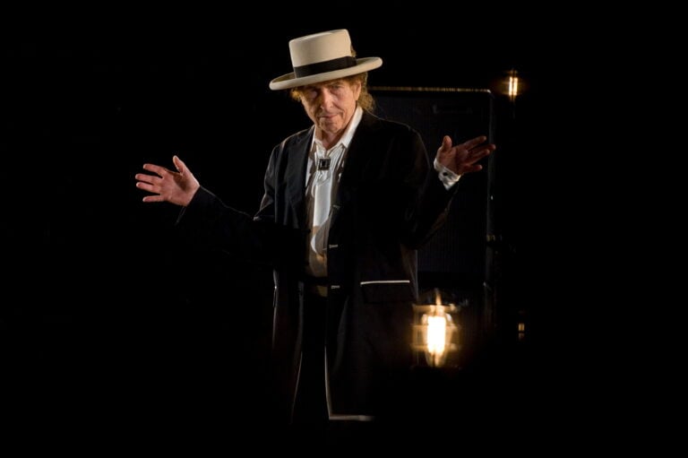 Di giorno fa il commercialista, di sera fotografa Bob Dylan da 40 anni. Storia di Paolo Brillo