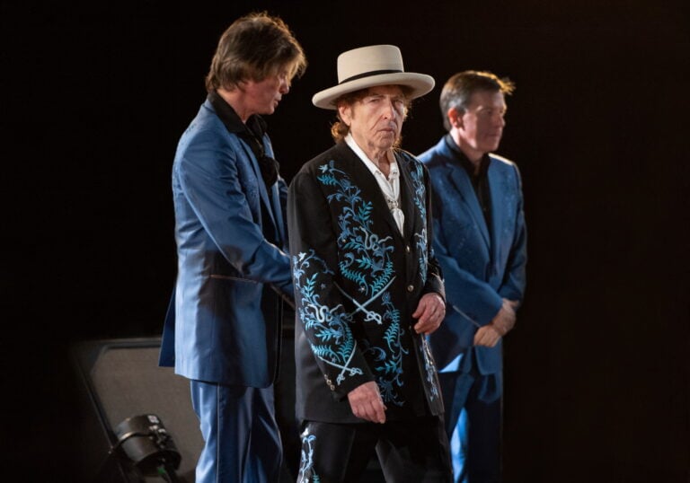 Di giorno fa il commercialista, di sera fotografa Bob Dylan da 40 anni. Storia di Paolo Brillo