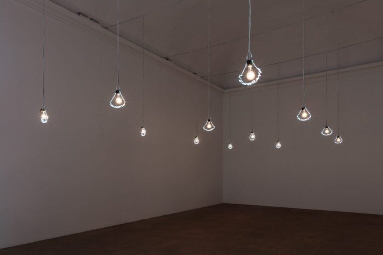 Pier Paolo Calzolari Senza titolo (mortificatio, imperfectio, putrefatio, combustio, incineratio, satisfactio, confirmatio, compositio, inventio, dispositio, actio, mneme), 1970-1971. Castello di Rivoli Museo d&rsquo;Arte Contemporanea, Rivoli-Torino Donazione dell&rsquo;artista, 2000. Courtesy Castello di Rivoli Museo d&rsquo;Arte Contemporanea, Rivoli-Torino. Ph: Sebastiano Pellion di Persano