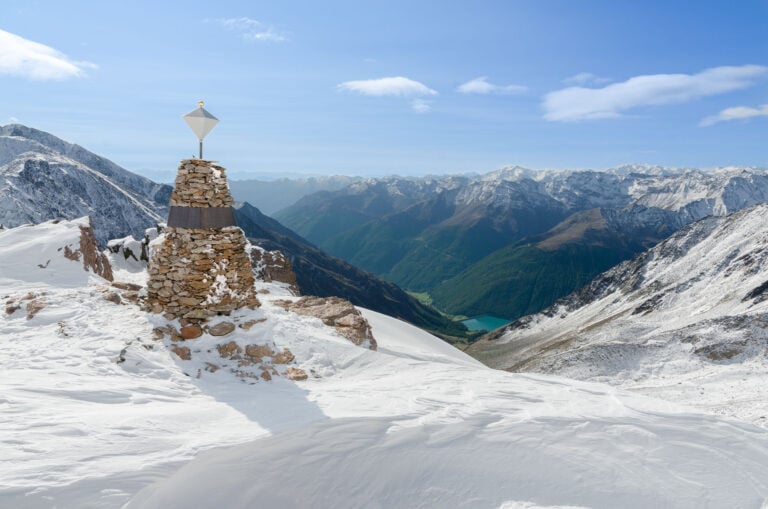 &Ouml;tzi, l&rsquo;uomo del ghiaccio, Piramide eretta sul luogo del ritrovamento