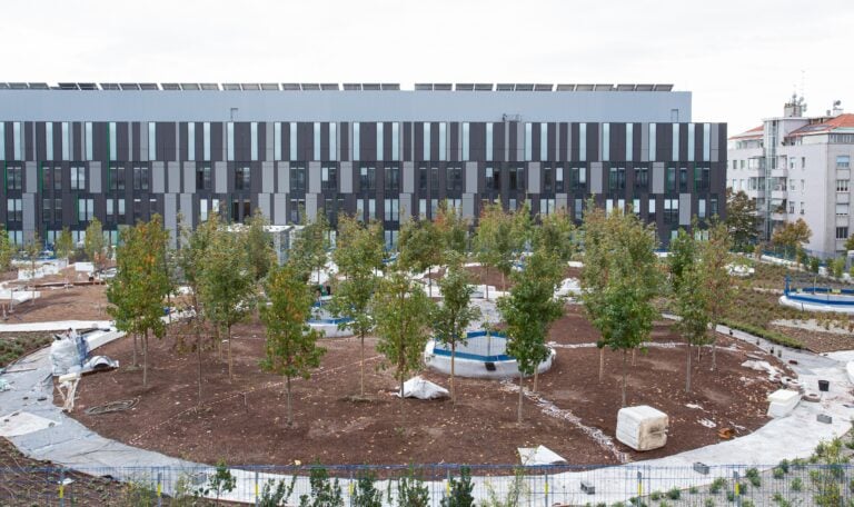 Sembra un parco sospeso ma &egrave; un nuovo ospedale pubblico di Milano.&nbsp;L'anteprima