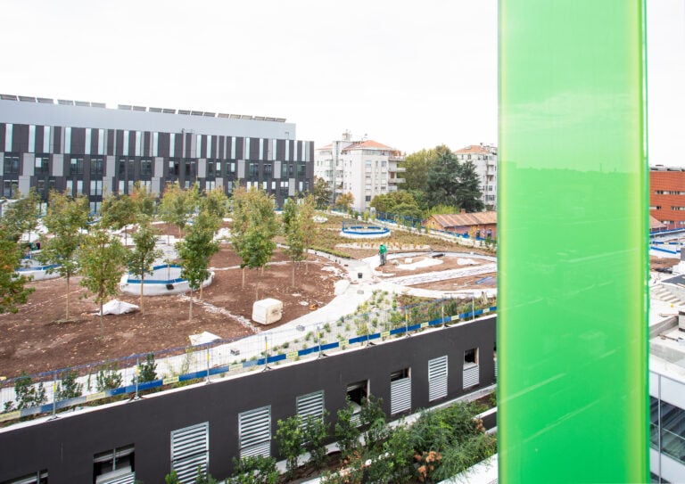 Sembra un parco sospeso ma &egrave; un nuovo ospedale pubblico di Milano.&nbsp;L'anteprima