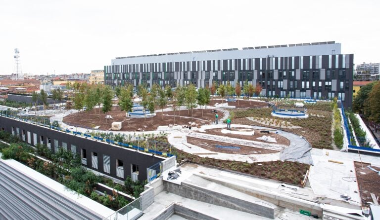 Sembra un parco sospeso ma &egrave; un nuovo ospedale pubblico di Milano.&nbsp;L'anteprima