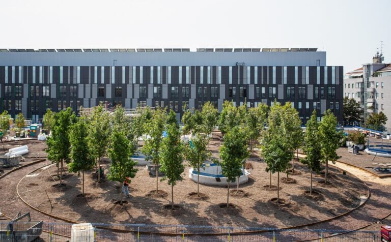 Sembra un parco sospeso ma &egrave; un nuovo ospedale pubblico di Milano.&nbsp;L'anteprima