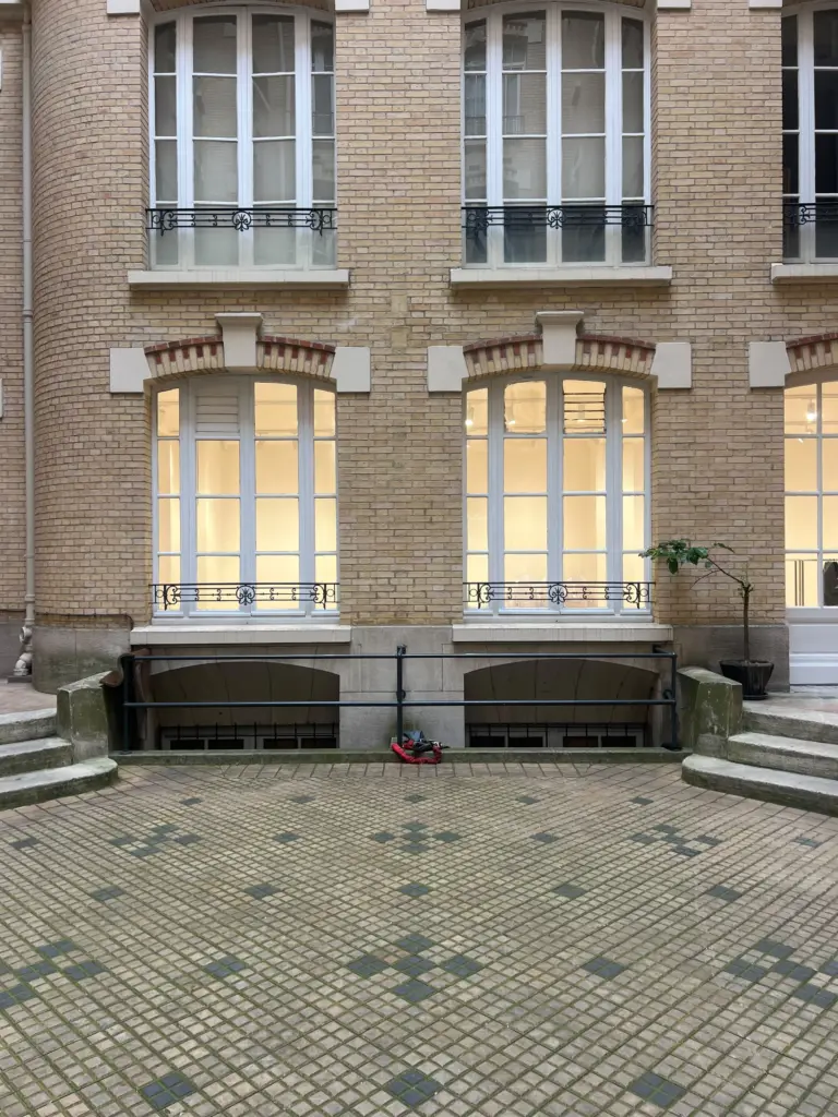Post Fair Paris