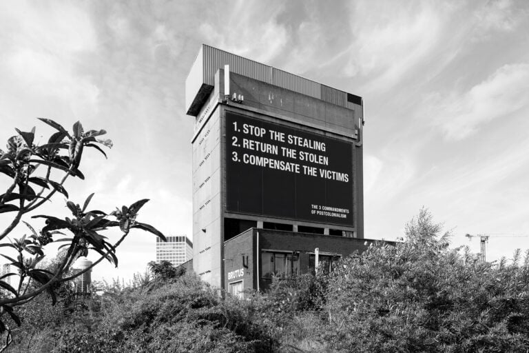 Santiago Sierra, installation view &ldquo;Death & Money&rdquo;, Brutus, Rotterdam, 2026