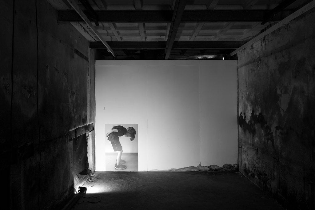 Santiago Sierra, installation view &ldquo;Death & Money&rdquo;, Brutus, Rotterdam, 2026