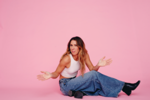 “Non è vero che non si può più dire niente”. Intervista a Beatrice Rigillo, cantante e comica