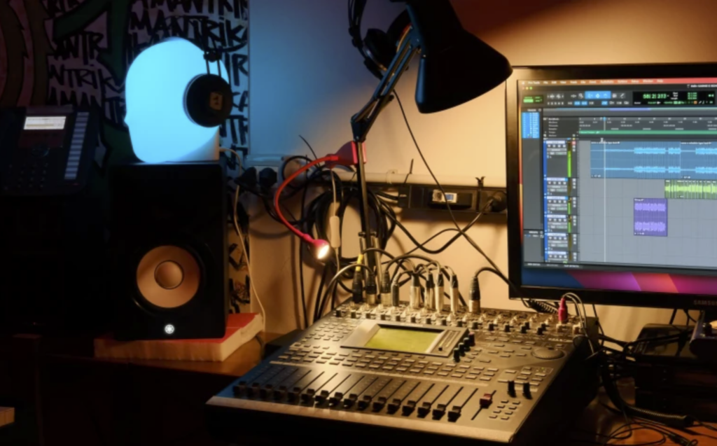 A Bologna puoi registrare la tua musica direttamente in biblioteca. Lo studio aperto a tutta la città