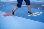 &ldquo;Lago sospeso&rdquo;, opera collettiva nel quartiere di Vigne Nuove. Progetto Futurecologies e Studio Andreco, con gli studenti del Liceo Artistico Bramante, gli utenti del Polo Lumi&egrave;re del Servizio Disabili Adulti e TSMREE dell&rsquo;ASL Roma 1, i cittadini del quartiere e ATER Roma, nell&rsquo;ambito di WE-Z, coordinato dal Municipio III Roma Montesacro e sostenuto dalla European Urban Initiative &ndash; Innovative Actions nell&rsquo;ambito del New European Bauhaus. Foto di Daniele Cimaglia.