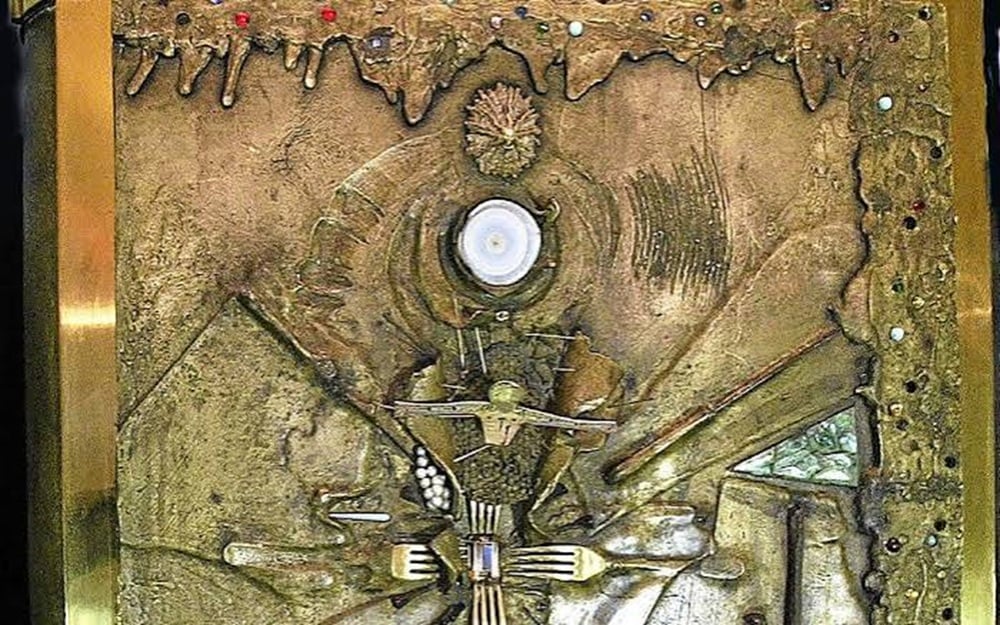 Ancora un furto d’arte in Francia. Rubata la copertina del “Libro dell’Apocalisse” di Dalì: 150 chili tra bronzo, oro, pietre preziose