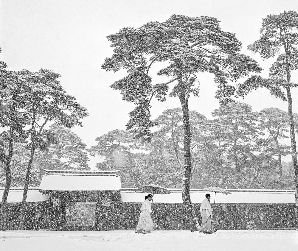 Werner Bischof, Courtyard of the Meiji shrine, Tokyo, Japan, 1951 &reg; Werner Bischof, Magnum Photos