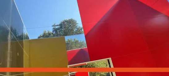 Daniel Buren – Cabane éclatée aux 4 couleurs