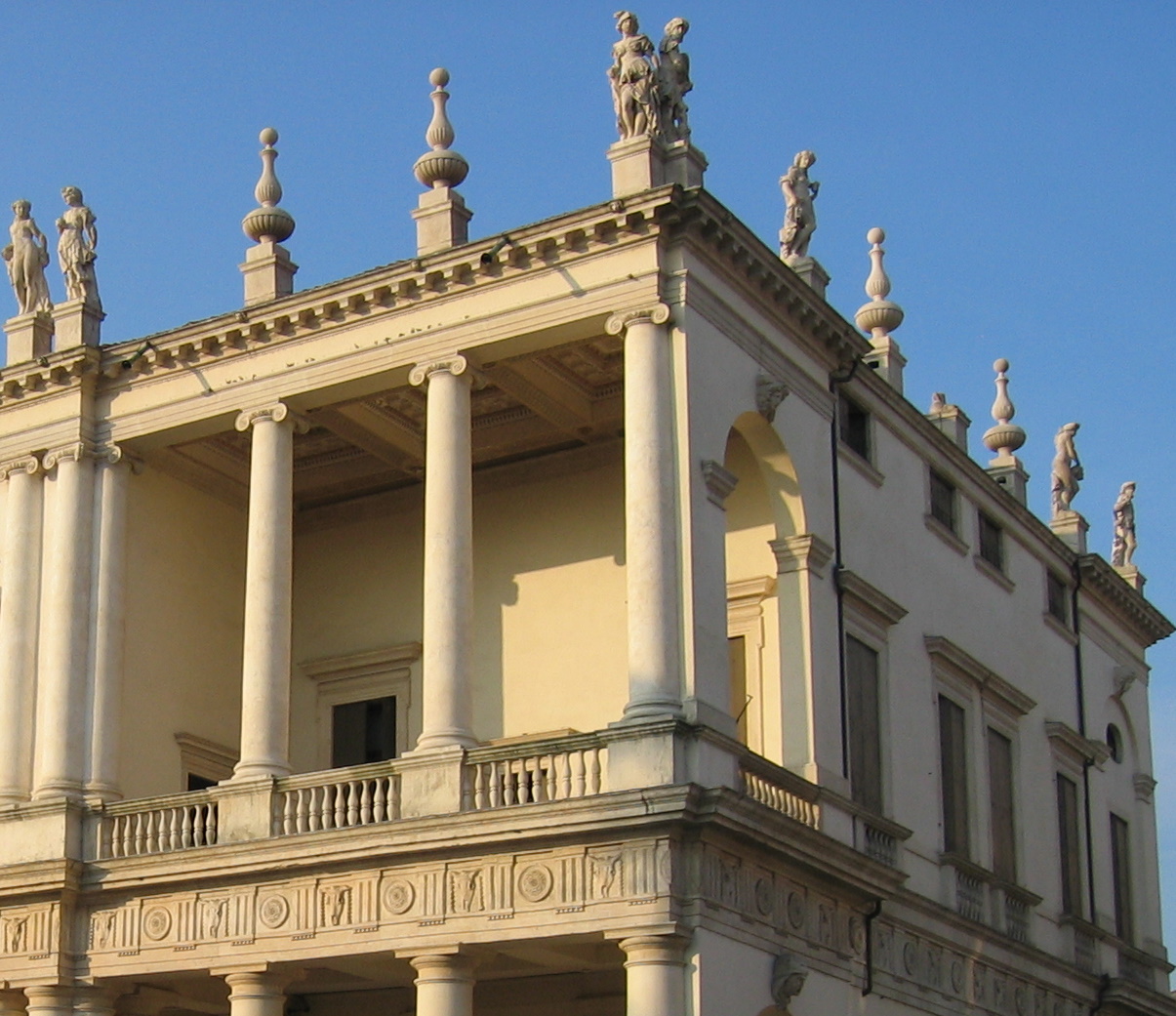 Riapre Palazzo Chiericati