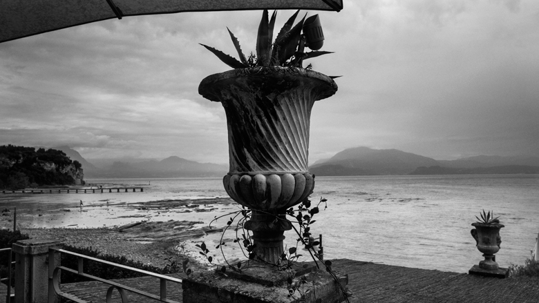 Oltre. L’Italia di Magnum / la Sirmione di Paolo Pellegrin