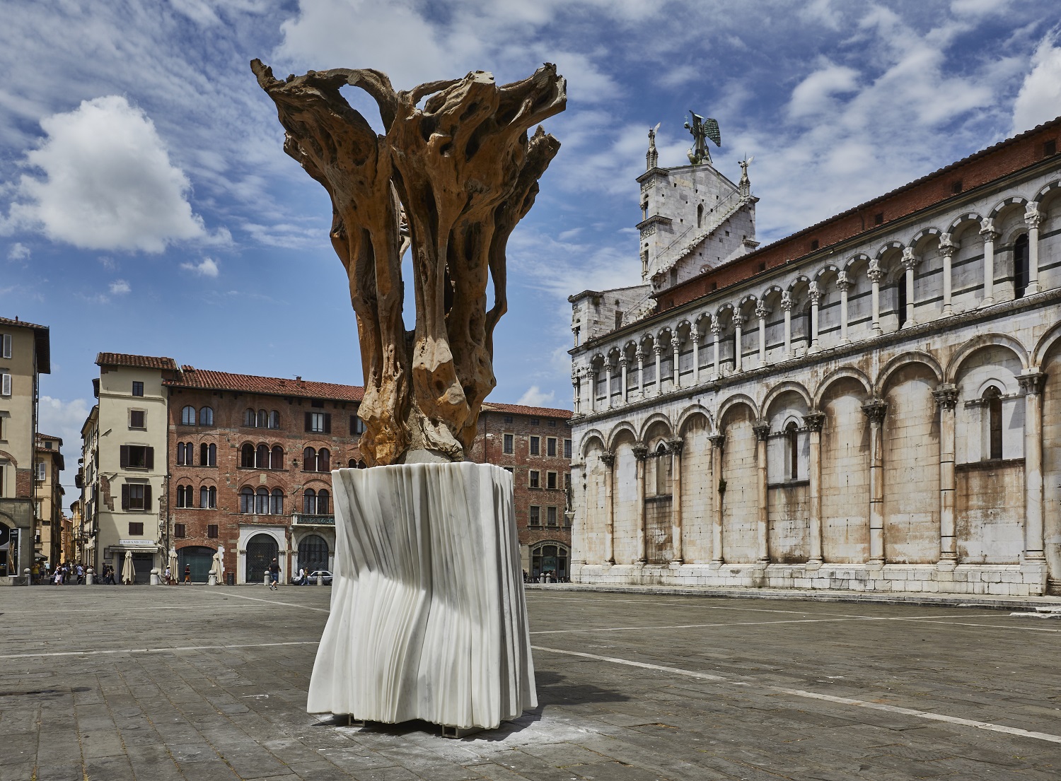 Pablo Atchugarry – Il risveglio della Natura