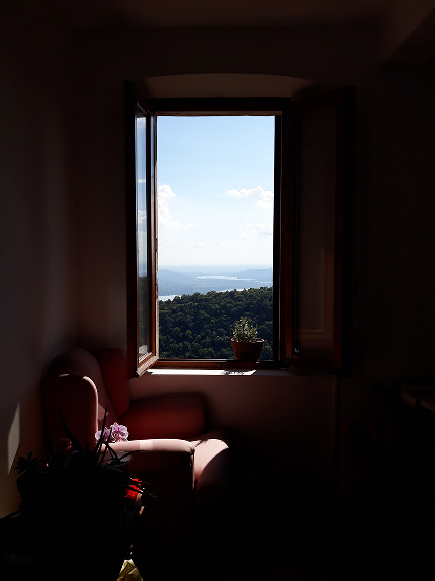 Diana Dorizzi – Camminare l’orizzonte finestre