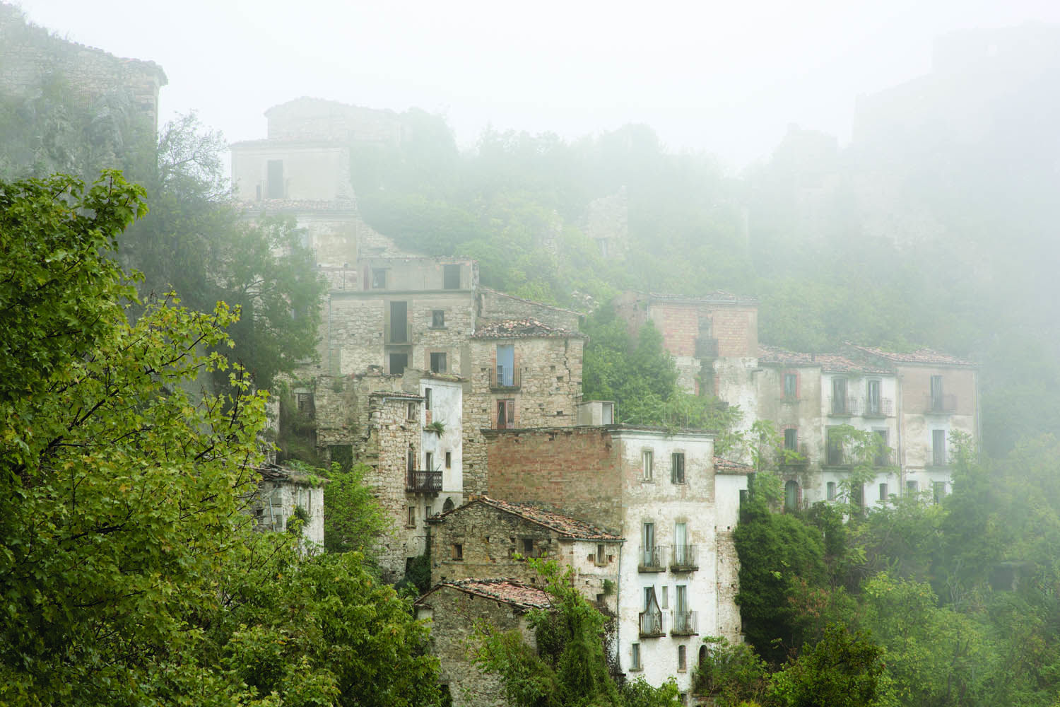 Paesi perduti. Appunti per un viaggio nell’Italia dimenticata