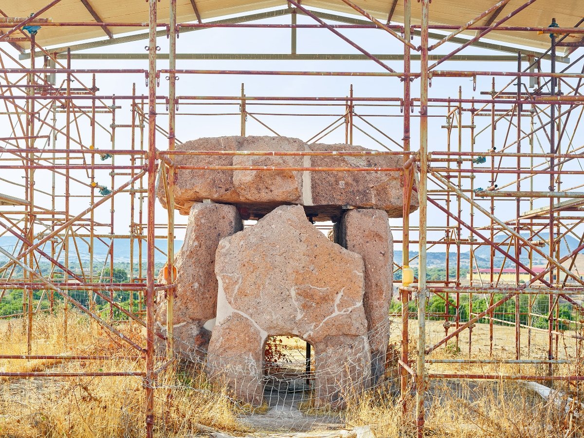 Olivo Barbieri - Twelve ee h s nine. Dolmen e Menhir in Sardegna